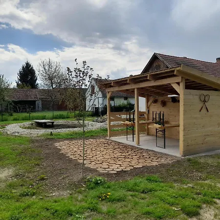 Orsegi Kistuecsoek Vendeghaz Holiday home *
